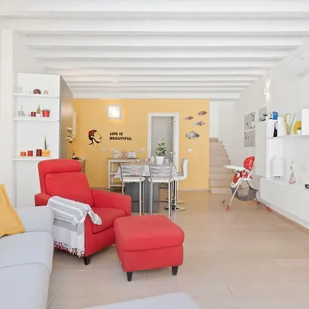 شقة Porta San Felice Cozy Duplex