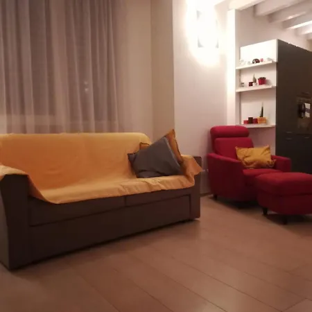 Porta San Felice Cozy Duplex شقة
